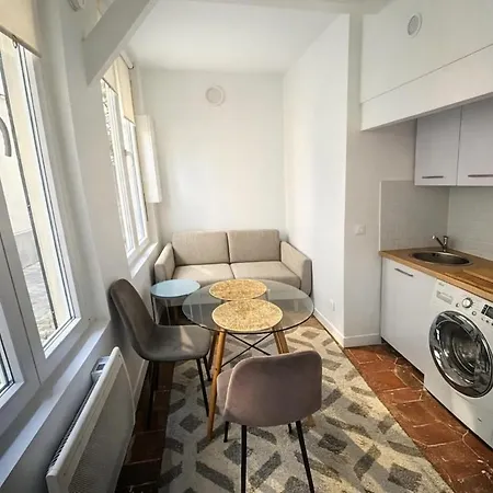 Fully Renovated And Secured Charming Place Appartamento Parigi