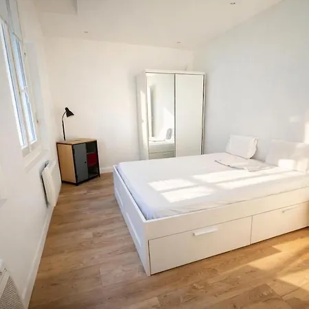 Fully Renovated And Secured Charming Place Appartamento Parigi